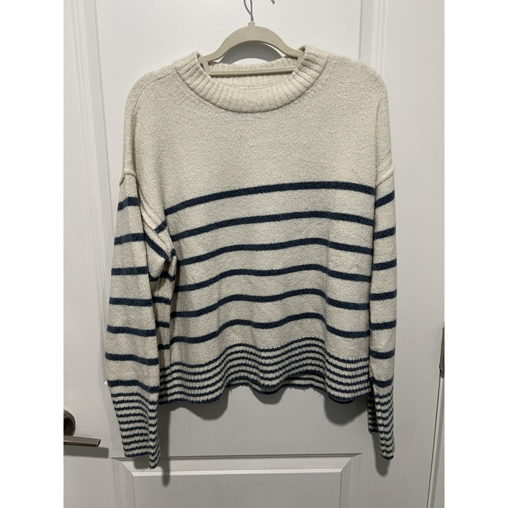 American Eagle Outfitters Blue and Cream Striped Crew Neck Sweater‎ Size Medium